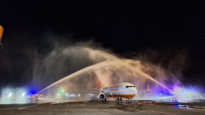 Water Salute Bandara Sam Ratulangi Sambut Kedatangan Perdana Jeju Air