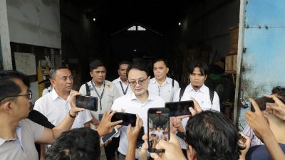 Jerry Sambuaga Tinjau Langsung Temuan LED dan Saus Teriyaki Ilegal di Manado