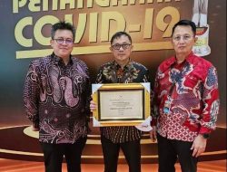 Unsrat Sabet 2 Penghargaan Dari Presiden Joko Widodo