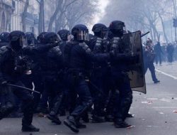 Aksi May Day di Prancis Berakhir Ricuh