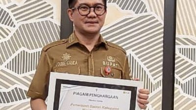 Konsisten Tepat Waktu Bayar Tagihan, Pemkab Minut Terima Penghargaan PLN