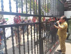 KNPB Unjukrasa di Kantor Gubernur Sulut, Sayangnya Mentok di Gerbang