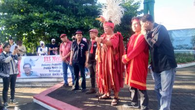 Jas Merah dan Ormas Kabasaran Sulut Demo Tangkap Rocky Gerung