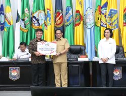 Terbaik Kendalikan Inflasi 2023, Joune Ganda – Kevin Lotulung Terima Insentif Fiskal Kinerja Pengendalian Inflasi Daerah Berbandrol Rp.9,5 M Dari Mendagri