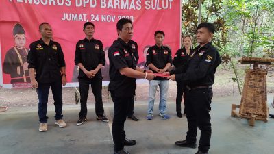 Jenly Kawilarang Lantik Paulus Ogi Mandagi sebagai Ketua DPD Barmas Sulut