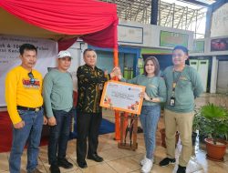 Danamon Peduli Donasikan 100 Pohon dan Kontainer Sampah Demi Lingkungan Hijau di Pasar Kendari