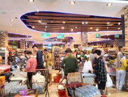 Jelang Tahun Baru, Freshmart Paniki Diserbu Ribuan Konsumen