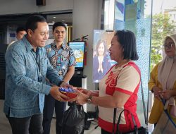 Puluhan Nasabah BRI Manado Terima Kue dan Cokelat di Harpelnas