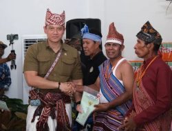 Setia kepada NKRI, Warga Eks Timor Timur Terima Sertipikat dari Menteri AHY
