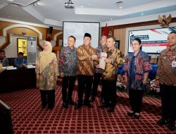 Menteri Nusron Serahkan Ratusan Sertipikat Tanah Aset Pemda Se-Jawa Tengah Demi Amankan Aset Negara