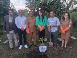 Hotel Sintesa Peninsula Manado dan LISAN Indonesia Rayakan Hari Bumi dengan Tanam Sejumlah Pohon