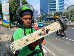 Usmanto, 5 Tahun Setia Membersihkan Ranjau Paku di Jalanan Jakarta yang Sering Dilintasi Pejabat