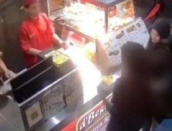 Wanita Dikalungi Celurit di Resto Cepat Saji Depok, Pelaku Masih Diburu