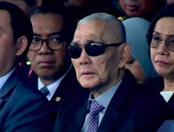 Prabowo Hormati Try Sutrisno sebagai Sesepuh TNI di Pembukaan Indo Defence 2025