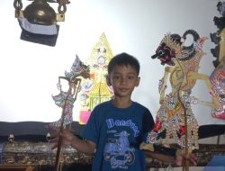 Servatius Bangkit Mulya Atmaja: Dalang Cilik Purworejo yang jaga Tradisi Wayang di Era Digital