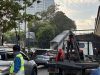 Sopir Hilang Kendali, Truk Tabrak Separator di Gatot Subroto dan Picu Kemacetan Panjang