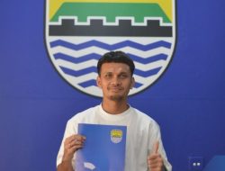 “Hamra Hehanussa Resmi Berseragam Persib! Proyek Peremajaan Skuat Makin Hot!”