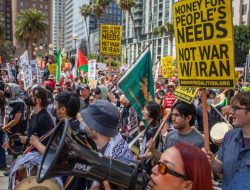 Warga AS Berdemo Tolak Trump, Desak AS Hentikan Serangan ke Iran