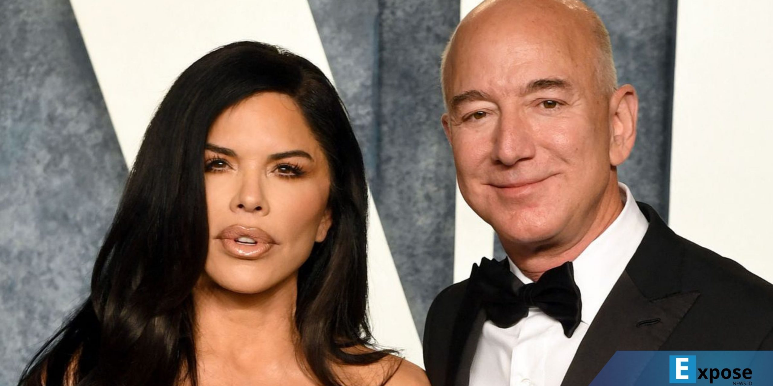 Pendiri Amazon Jeff Bezos bersama tunangannya, Lauren Sanchez. (JON KOPALOFF)
