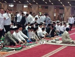 Prabowo Shalat Idul Adha Bersama Letkol Teddy di Masjid Istiqlal, Hadiri Ratusan Pejabat Negara