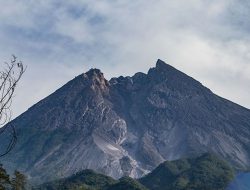 Dua Pendaki Ilegal Gunung Merapi Tertangkap karena pengen viral