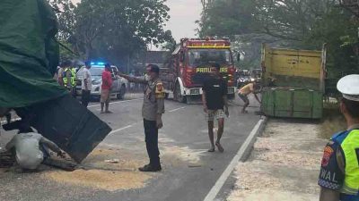 Kecelakaan Mengerikan di Grobogan: Truk Gabah Hantam Truk Parkir, Sopir Terluka
