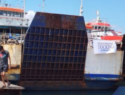 Sopir Truk Minta Penghentian Operasi Kapal Tua di Selat Bali