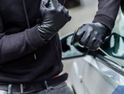 Wanita Ini Nekat Curi Mobil Taksi Online! Begini Modusnya