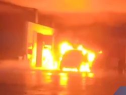 Heboh! Minibus Terbakar di SPBU Kuningan