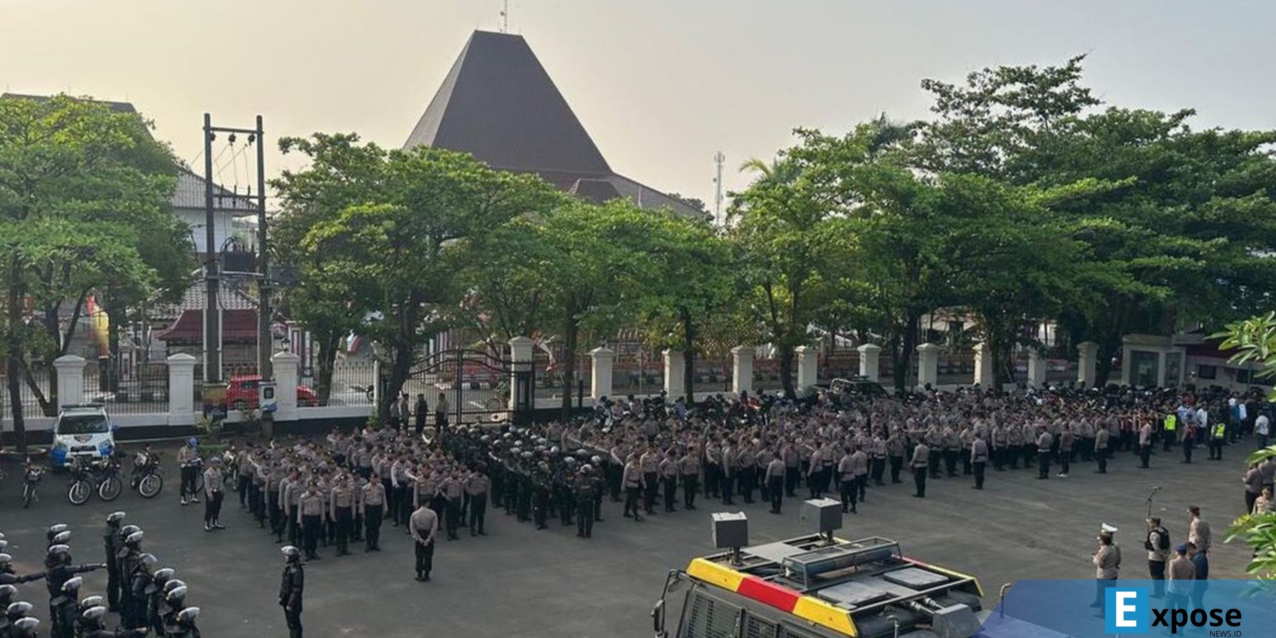 1.245 personel gabungan BKO Polres Jajaran Polda Jateng dan instansi terkait serta dari Polresta Pati dikerahkan untuk mengamankan aksi penyampaian aspirasi