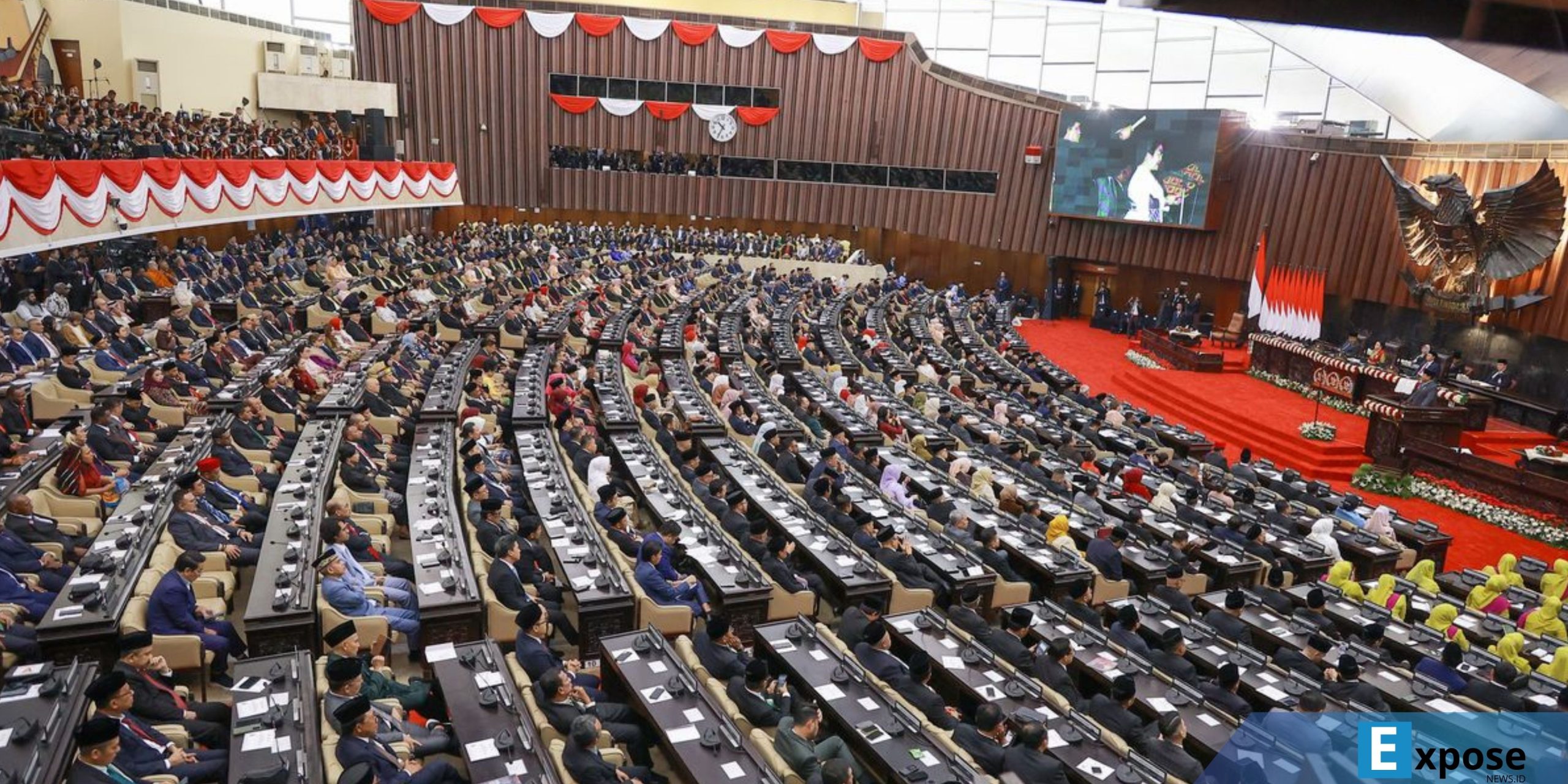 Tunjangan Fantastis DPR