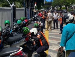 Motor Parkir Sembarangan di Trotoar Margonda Dikempesin