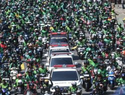 Ribuan Ojol Berduka, Antar Rekan yang Tewas Dilindas Rantis Brimob dengan Penuh Solidaritas