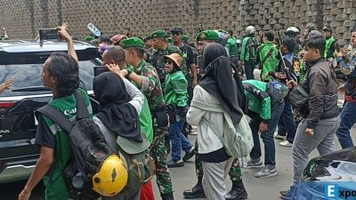 Kapolda Metro Jaya Irjen Asep Edi Suheri menjadi sasaran amukan massa