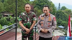 Kapolri Jenderal Listyo Sigit Prabowo dan Panglima TNI Jenderal Agus Subiyanto memberikan keterangan pers usai dipanggil Presiden Prabowo di Hambalang
