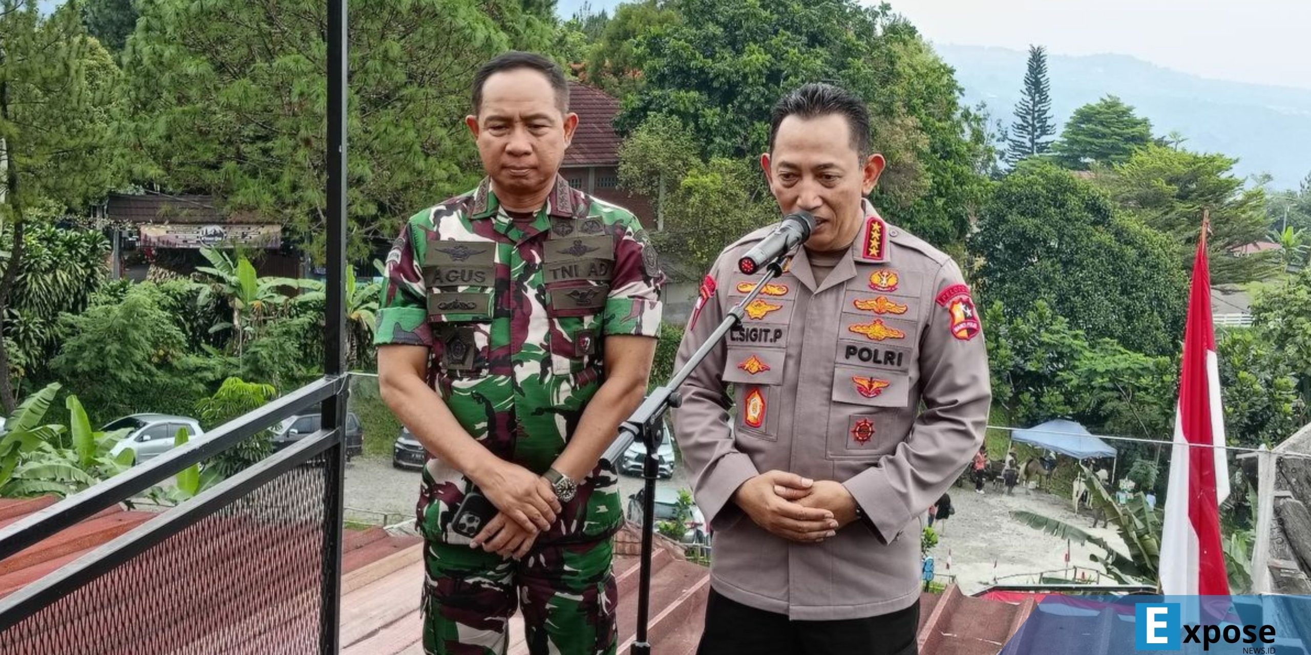 Kapolri Jenderal Listyo Sigit Prabowo dan Panglima TNI Jenderal Agus Subiyanto memberikan keterangan pers usai dipanggil Presiden Prabowo di Hambalang
