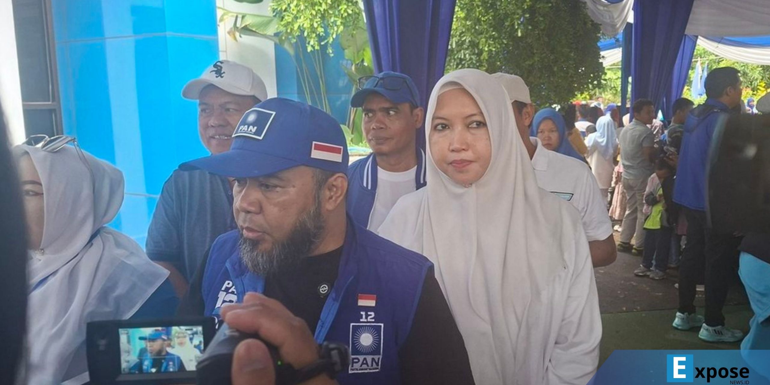 Gubernur Bengkulu, Helmi Hasan, didampingi isteri, Khairunissa
