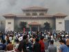 Para peserta demo Nepal berkumpul di depan gedung parlemen di Kathmandu,