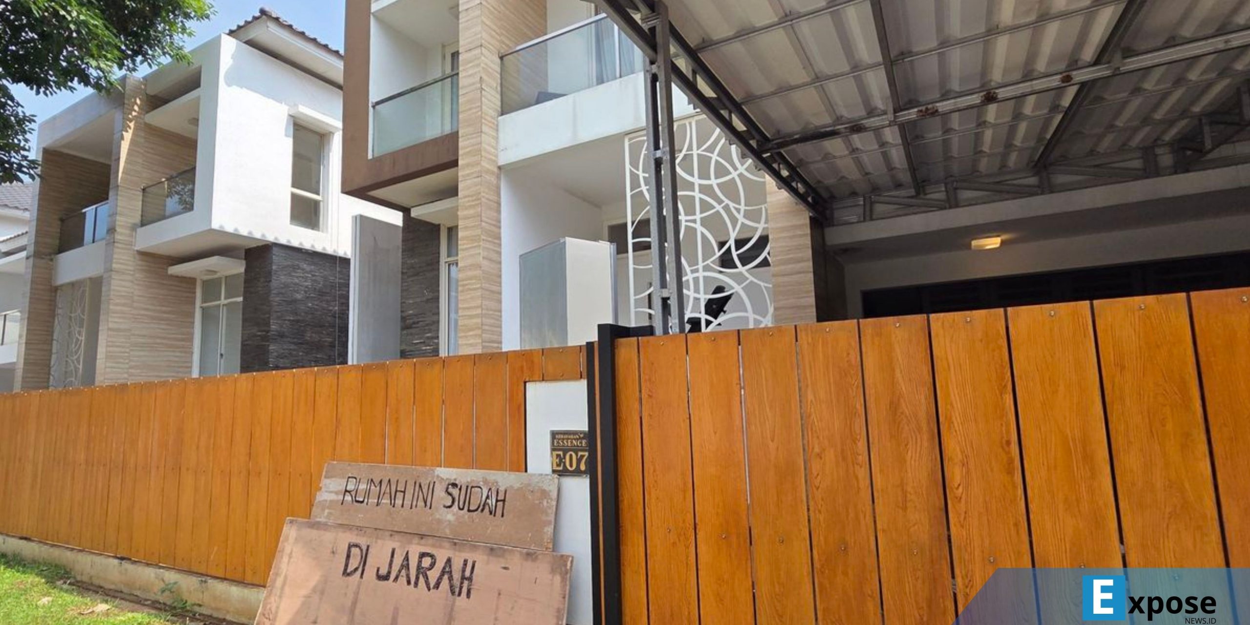 Kondisi rumah artis sekaligus anggota DPR Nafa Urbach setelah dijarah massa