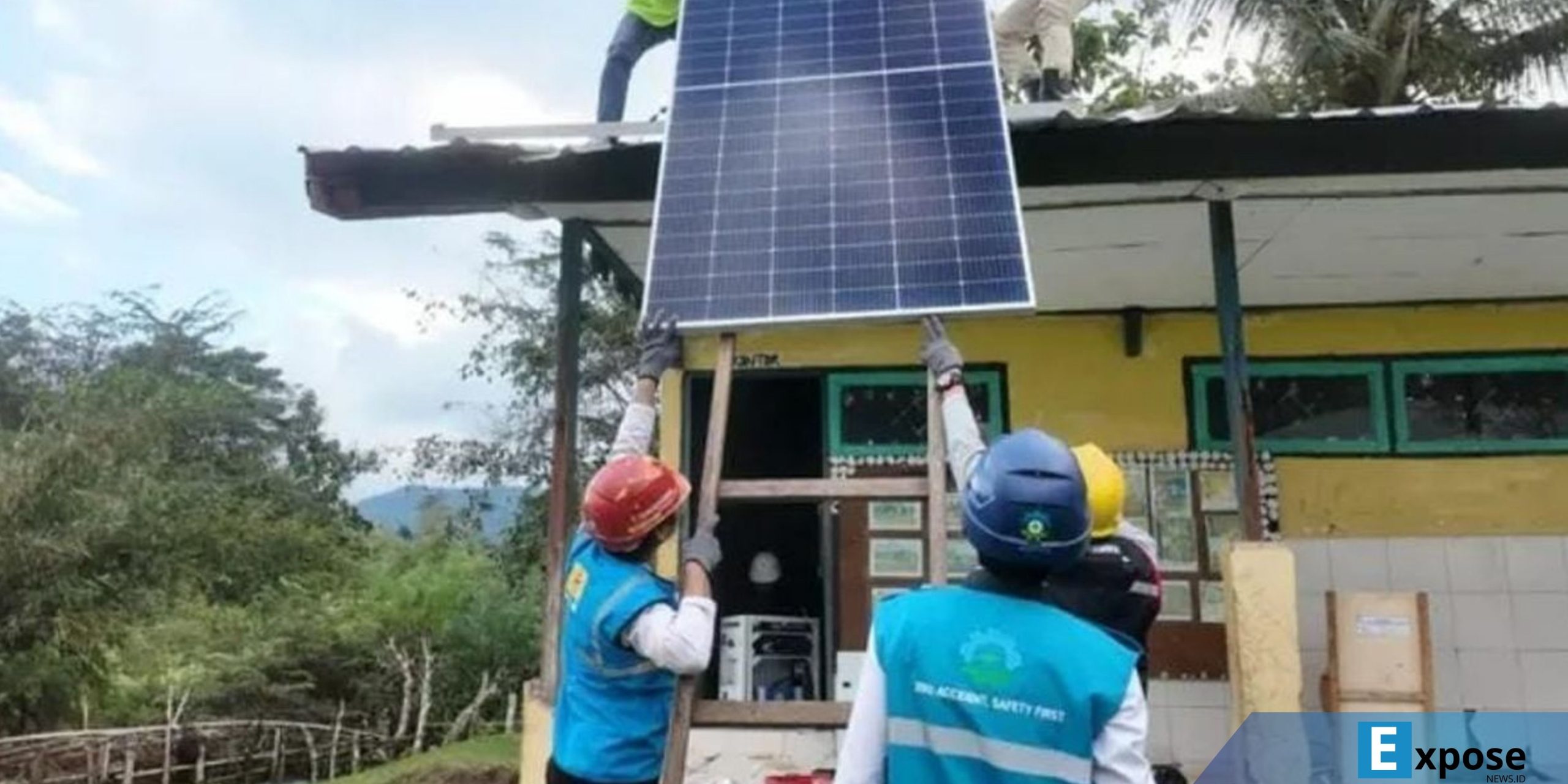Tampak Sekolah di wilayah terpencil Kabupaten Sumbawa teraliri listrik dari Pembangkit Listrik Tenaga Surya (PLTS)