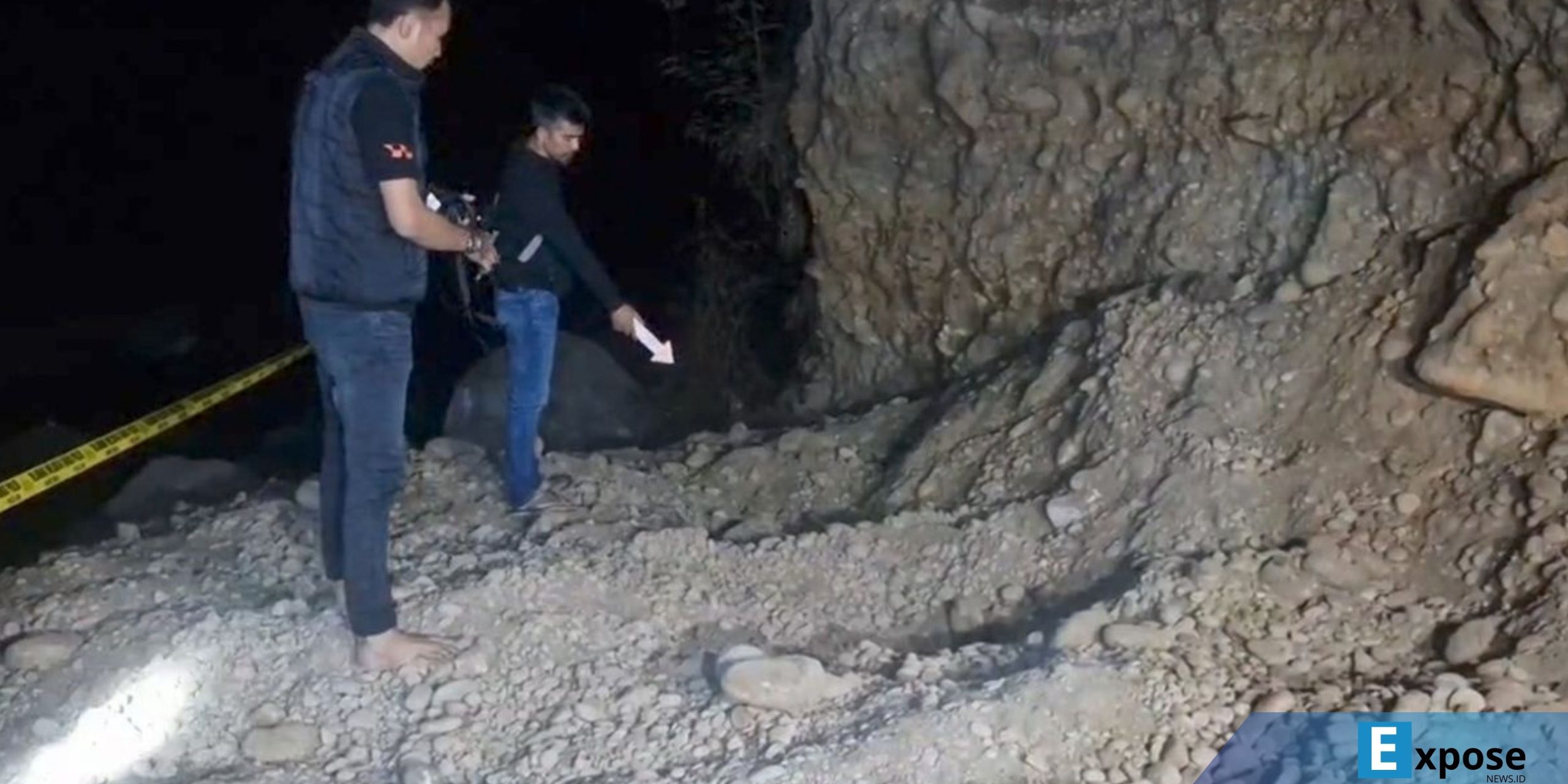 Dua penambang batu kakak beradik di Ponorogo. Tukimun (44) dan Sarno (50), warga Desa Biting, Kecamatan Badegan, Kabuoaten Ponorogo, meregang nyawa setelah tertimbun longsor