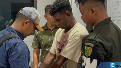 Pratu TB (kedua kanan), tersangka pelaku penembakan terhadap warga sipil di kawasan Entrop, Kota Jayapura