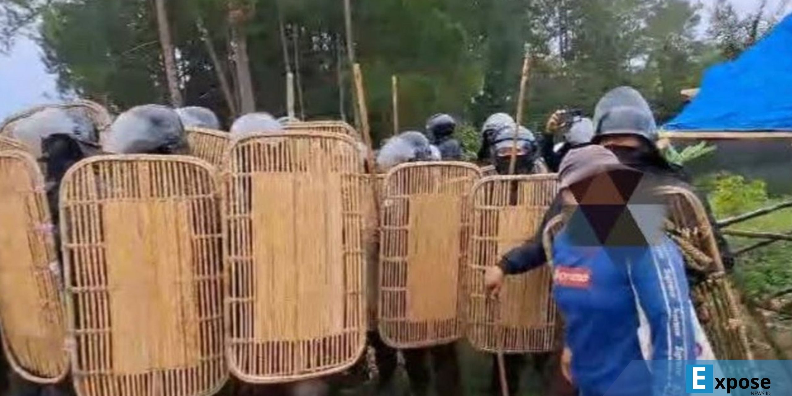 Foto: Tangkapan layar video bentrok antara warga dengan sekuriti PT. TPL