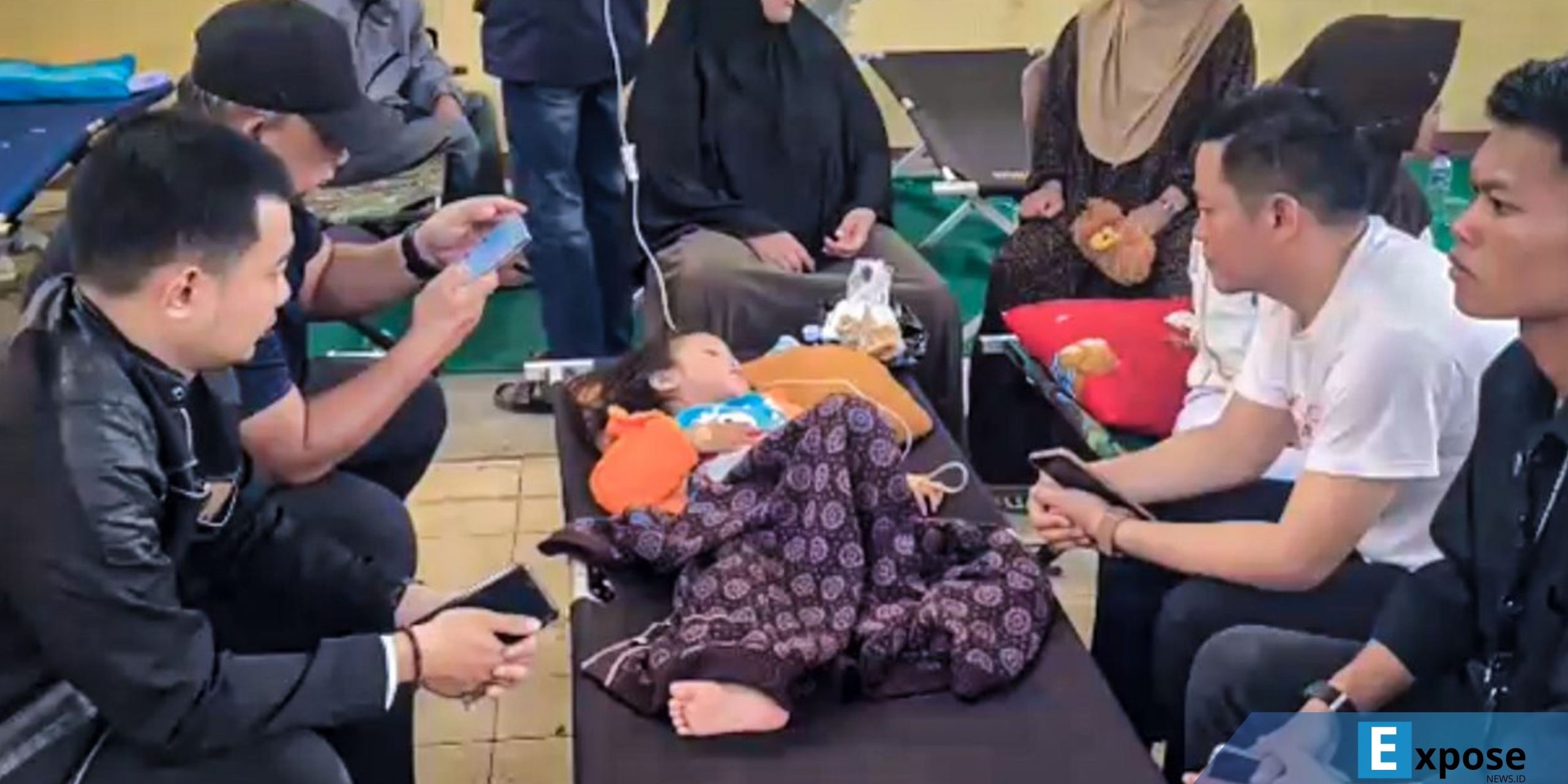 Amalia Husna Khodijah bocah perempun berusia 5 tahun tercatat sebagai korban keracunan menu MBG dengan usia paling muda saat ditemui di Posko Kesehatan Kecamatan Cipongkor,