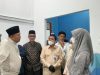 Wakil Ketua DPR RI Cucun Ahmad Syamsu Rijal (berpeci kedua dari kiri) saat berdialog dengan pengelola dapur MBG Yayasan Al Bayyinah 2, Garut, Jawa Barat,