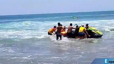 Proses evakuasi warga negara asing asal Inggris yang ditemukan meninggal di Bali