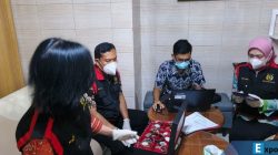 Tim Kejati DIY saat menggeledah rumah ESP tersangka lasus dugaan korupsi di Sleman