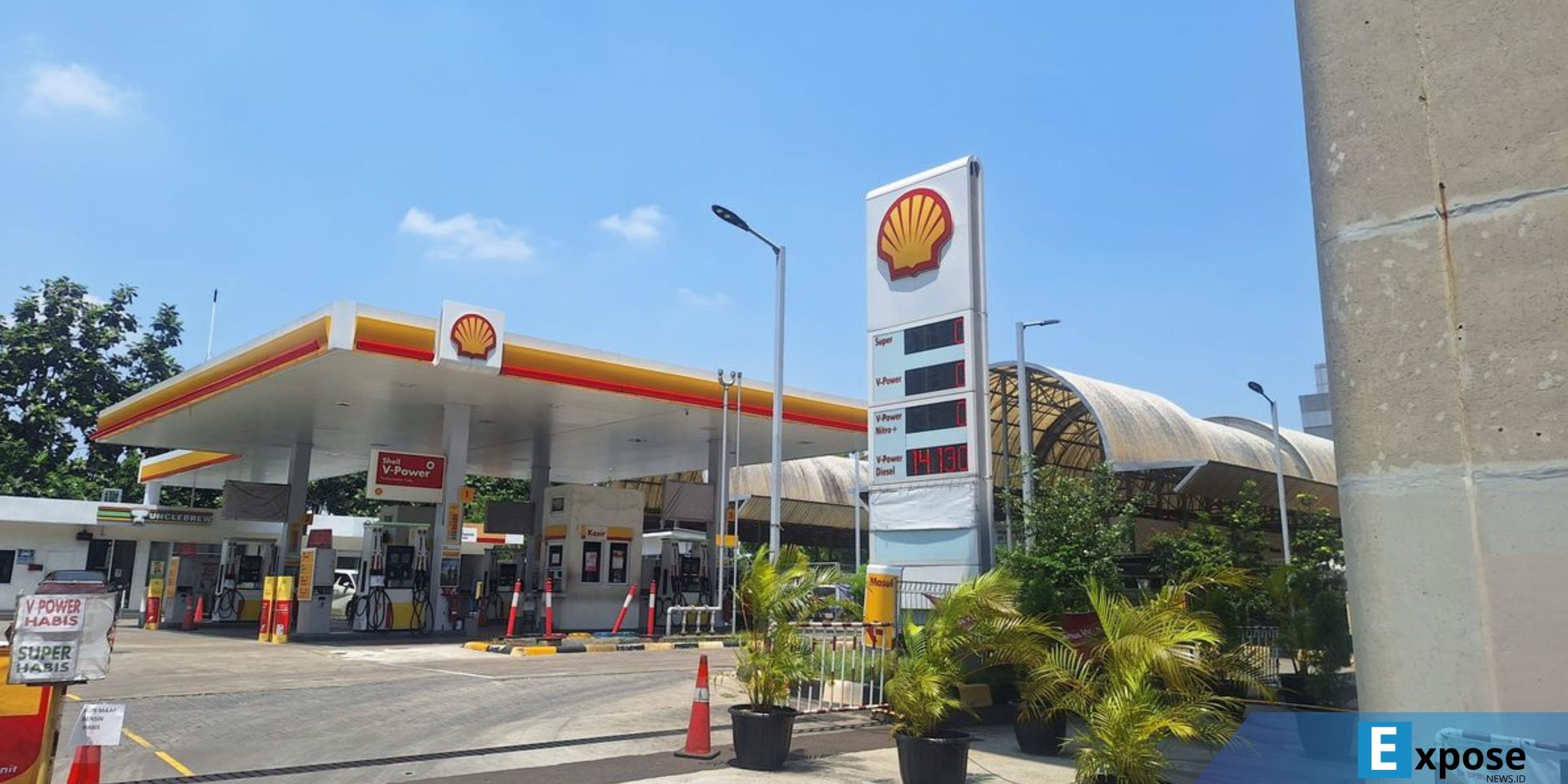 Stok BBM di SPBU Shell Kelapa Gading, Jakarta Utara, kosong.