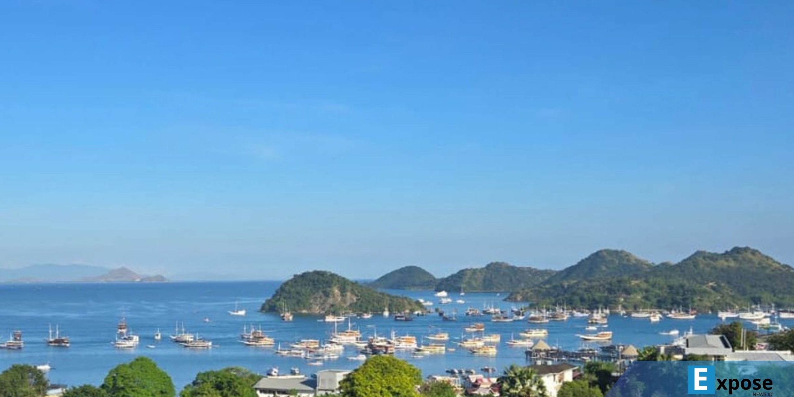 Kapal-kapal wisata di Labuan Bajo yang melayani rute wisata menuju Taman Nasional Komodo, Nusa Tenggara Timur