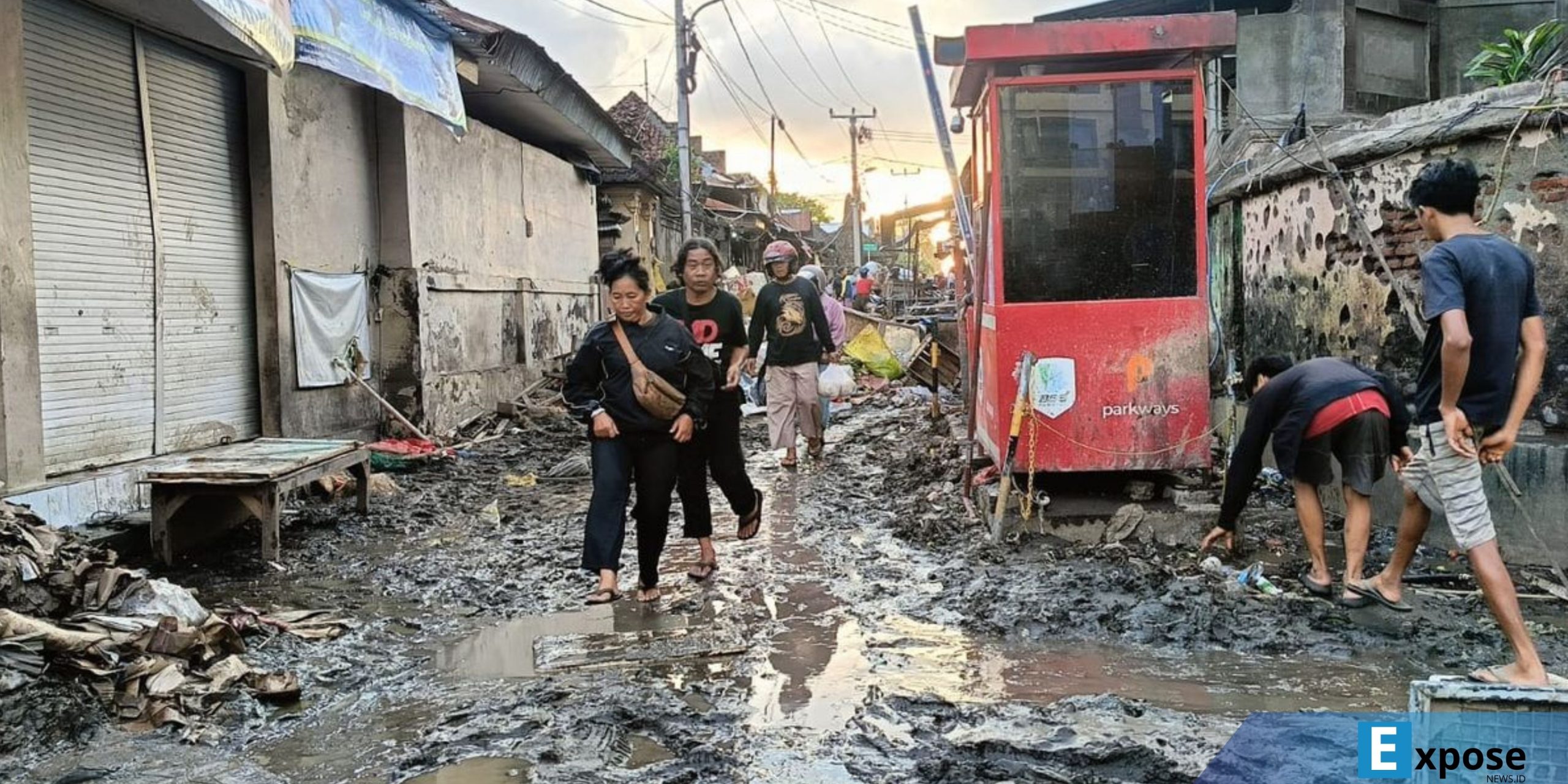 Kondisi Pasar Badung di Denpasar, pasca-banjir bandang pada Rabu